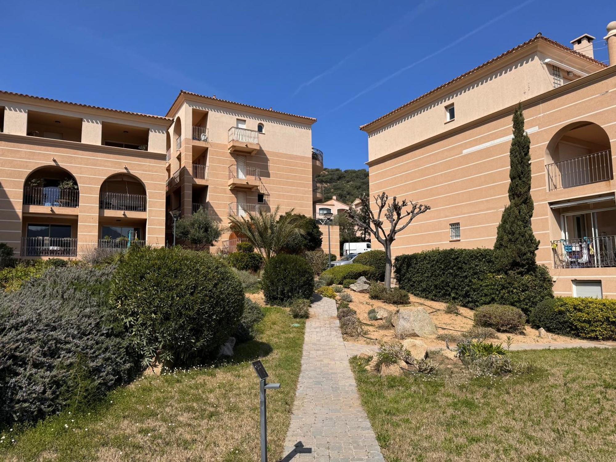 Joli Studio Tout Confort Proche Toutes Commodites Dans Residence Calme LʼÎle-Rousse Extérieur photo